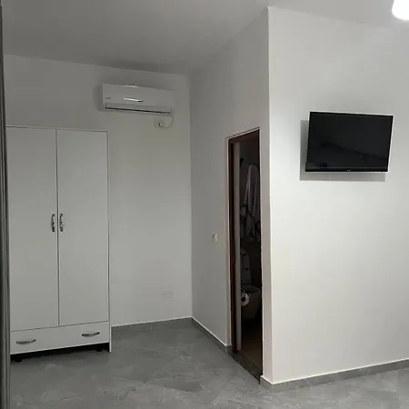 Leone Apartament Borsh